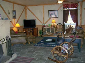 Bear Grove Cabins - Image 2
