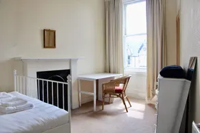 Fabulous 6 Bedroom Edinburgh Apartment - Image 3