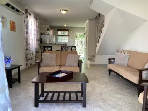 Inviting 2-bed Apartment West Coast Private - Image 3