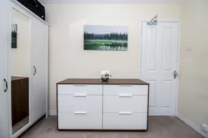 Elegant Rooms in a Quiet Location - Image 2