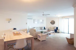 Manly Surfside Apartments Bella Vista - Image 4