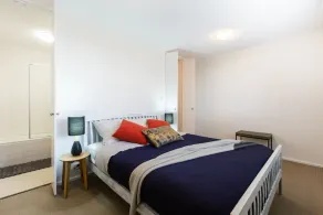 BROOKE, 1BDR St.Kilda Apartment - Image 3