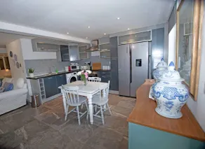 Lovely 2 Bed Apartment Pembroke Castle - Image 5