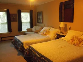 Gateway Lodge Bed And Breakfast - Image 3