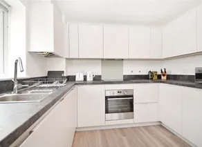 Ebbsfleet International Apartment - Image 5
