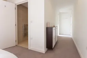 Greenwich Two Bed Flat, with Pool &Parking - Image 3
