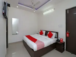 Hotel Star by OYO Rooms - Image 2