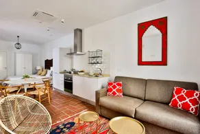 OYO Urban Vida Alcazar - Image 3