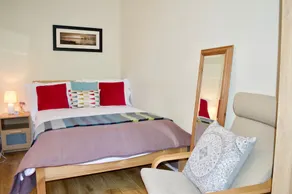 Stylish Apartment In Edinburgh - Image 2