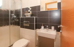 Awesome Home in Dugopolje With Wifi and 4 Bedrooms - Image 5