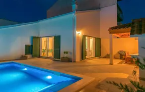 Beautiful Home in Mravince With Outdoor Swimming Pool, Wifi and 3 Bedrooms - Image 4