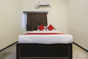 OYO 24392 Flagship Damodar Inn - Image 3