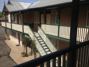 Three Explorers Motel - Image 4