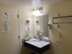 Selected Inn Lima (Ex. Rodeway Inn) - Image 2