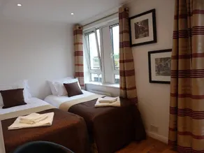 Regents Plaza Apartment - Image 5
