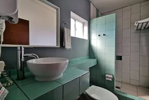 Hotel América by OYO Rooms - Image 2