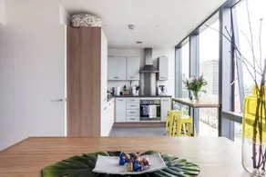 Modern 2 Bedroom Flat in Zone 1 - Image 3