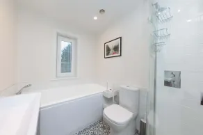 NEW Stunning 3BD Family Retreat Tunbridge Wells - Image 4