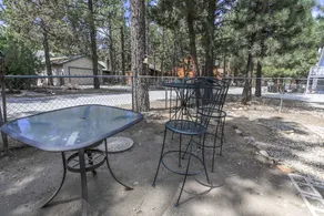 Golden Bear - Comfy cabin, short drive to the lake! Ping Pong and Pool Table! Darts and Air Hockey! - Image 5