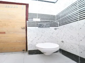 Hotel Essar By OYO Rooms - Image 2