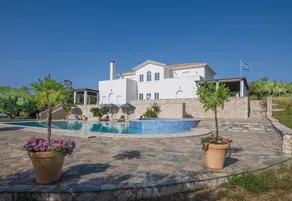 Amazing Villa with private pools and sea views - Image 4