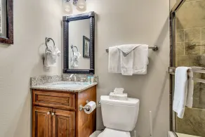 Stayin Classy 2 Bedroom Condo by Redawning - Image 2