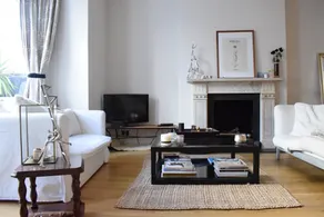 Modern 2 Bedroom Home in Chelsea - Image 2