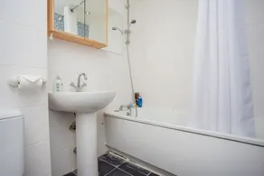 2BD Apartment in Bermondsey with Amazing Views - Image 3