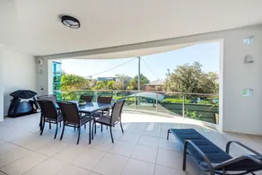 Stylish Beach Side Apartment - Unit 5 - 33 Lorikeet Drive - Image 3