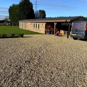 Charming Boutique 2-bed Cottage in Private Grounds - Image 5