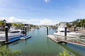 Cairns Beaches Home Marina View Sleeps 12 - Image 3
