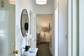 1 Bedroom Apt With Parking Stroll to Elwood Beach - Image 4
