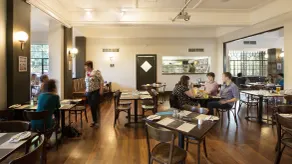 Captain Stirling Hotel - Image 5