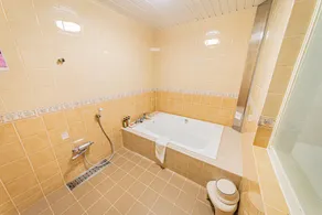 Ginowan Crystal Hotel - Image 4