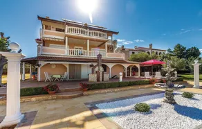 Nice Home in Vodnjan With Wifi and 3 Bedrooms - Image 2