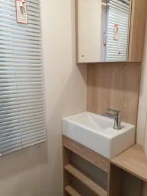 Charming 3-bed Caravan in Camber Food Rest - Image 2