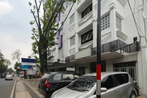 Sky Hotel Veteran 30 Bandung by Airy Rooms - Image 3