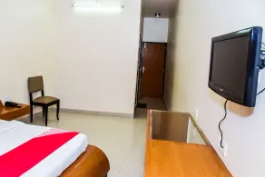 Hotel Metro Palace By OYO Rooms - Image 2