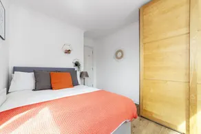 Homely 2-bed Apartment in London - Image 2