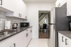 Cozy 2-storey 2BR Apt Near Parks and King St - Image 3