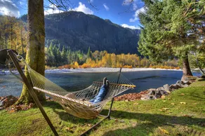 Baring Bend Lodge - Three Bedroom Cabin with Hot Tub - Image 3