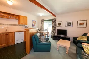 Bayview 3 - Next to Lake Jindabyne - Image 2