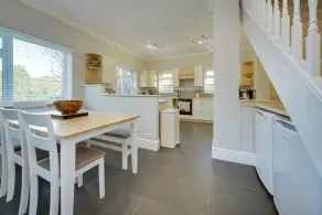 Super 5 Bedroom Family Friendly Retreat Rustington - Image 2
