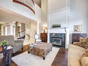 Luxury Estate with Mountain Views - Image 2