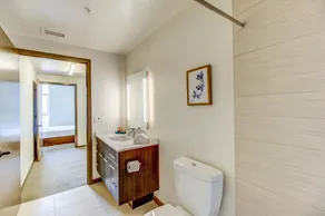 Pelicanstay at Pearl District - Image 5