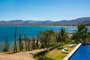 Oceanfront Condo With Pool And Stunning Views - Image 3