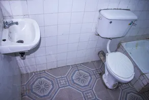 Peace Hotel - Image 2
