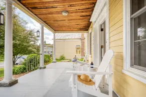 Daffodil by Avantstay Countryside Retreat in Historic Home w/ Large Backyard - Image 3