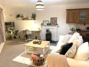 2 Bed in Historic Tonbridge - 35 Mins From London - Image 2