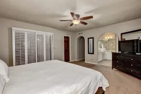 SLS Kathleen Amazing Location with FREE Heated Pool, Spa, Pool Table & - Image 3